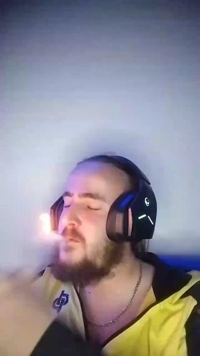 Le____s Live Image