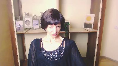 AngelinaLess_ live from United States