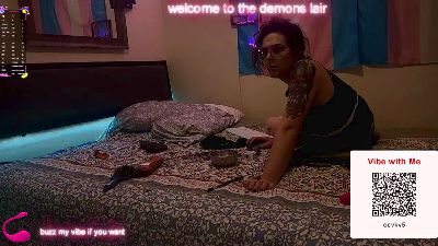 Demon_danni live from United States