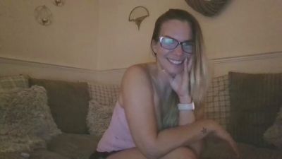 HornyHarriet_XX live from United Kingdom