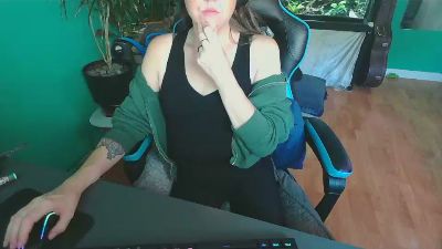 KushandKink live from Canada