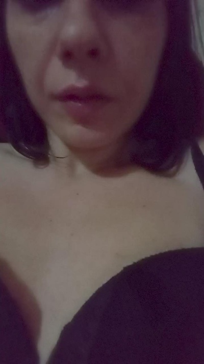 Lea981 live from Italy