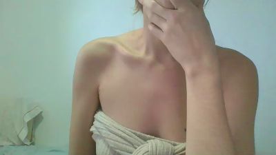 LittleKitty22 live from Spain