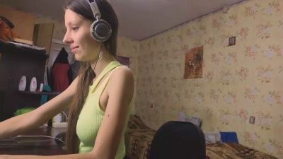 RoxannAbes live from United States