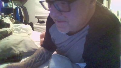 Yourkneeler1 live from United States