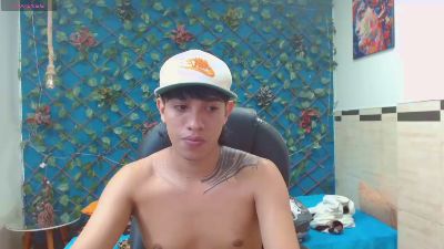 adamcoox live from Colombia