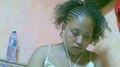 hollyhhot live from Madagascar