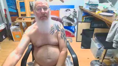 kelbear1956 live from Canada