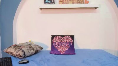 violettylorr live from Colombia